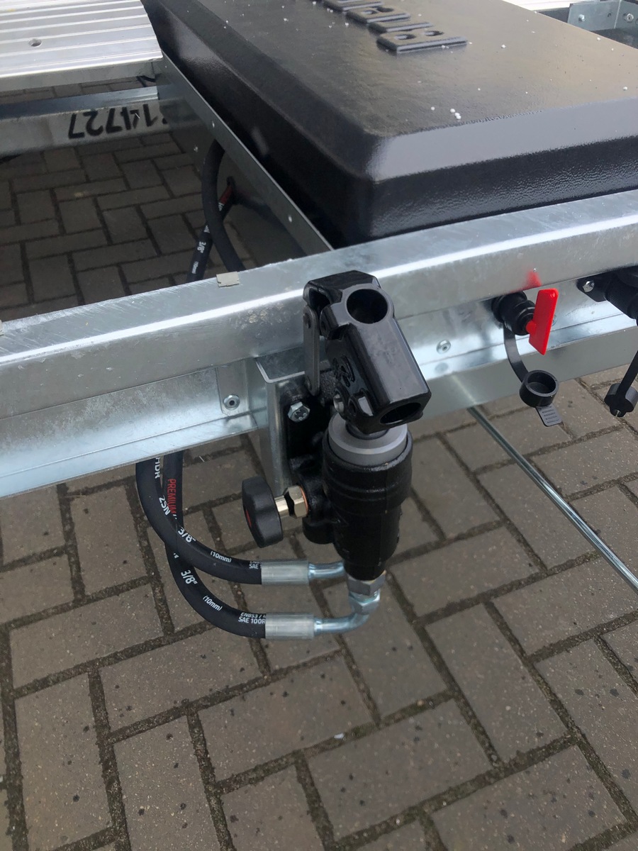 Wywrotka uchylna BRENDERUP TT5375ATB3500 KIPPER-3 STRONNY, do 3,5 t