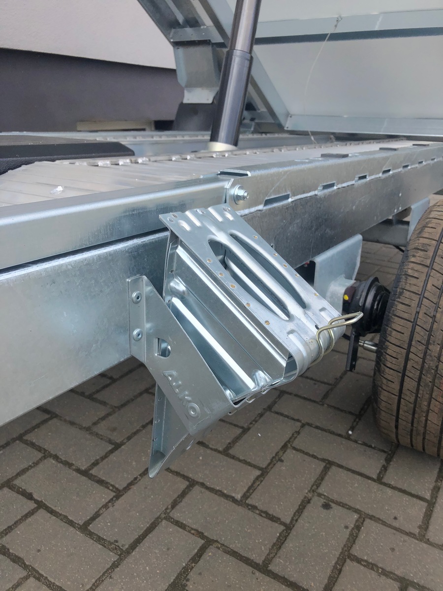 Wywrotka uchylna BRENDERUP TT5375ATB3500 KIPPER-3 STRONNY, do 3,5 t