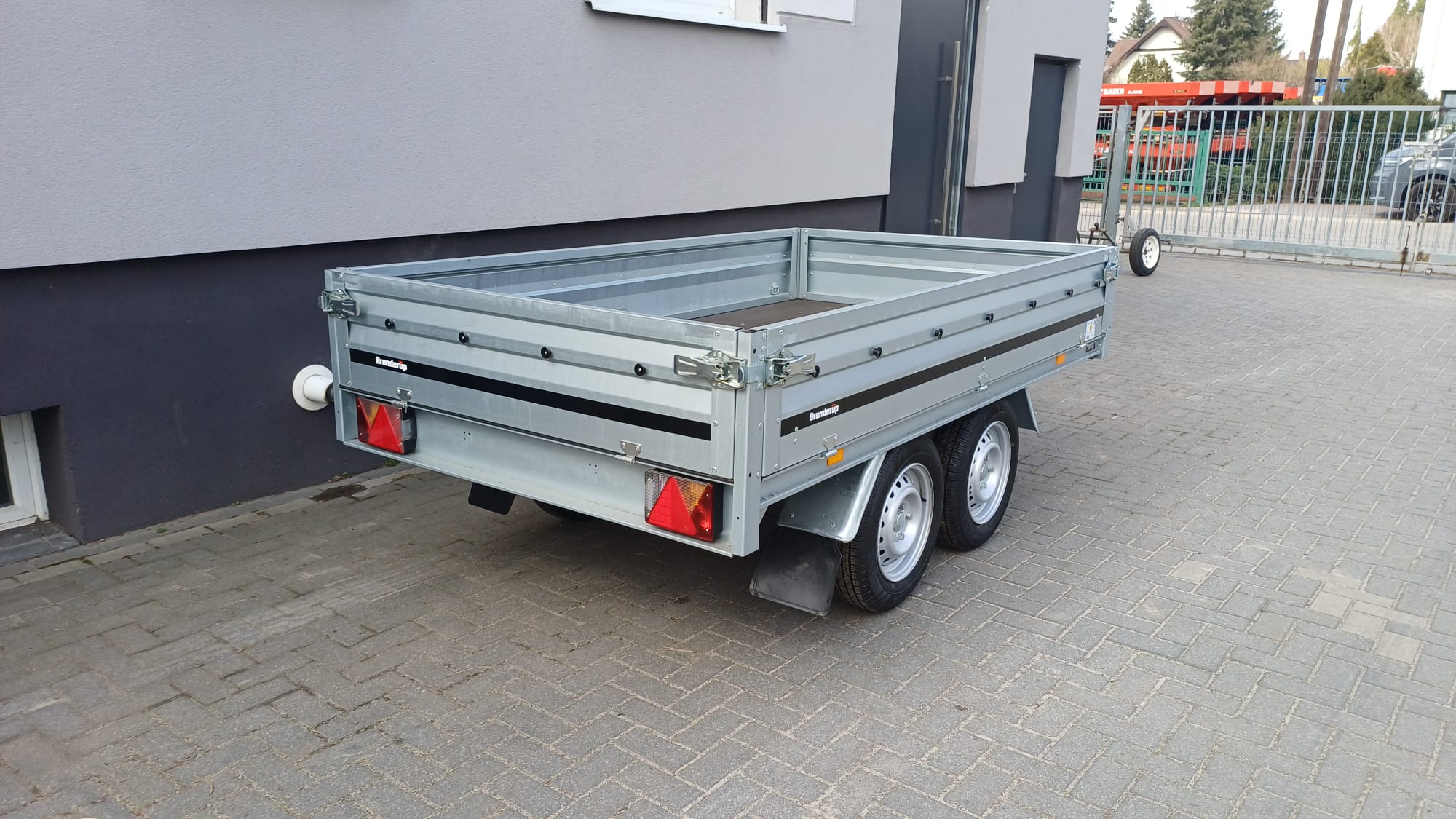 CLICK& COLLEC Przyczepka lekka dwuoosiowa Brenderup 3251stub750, 250 x 142, do 750 kg