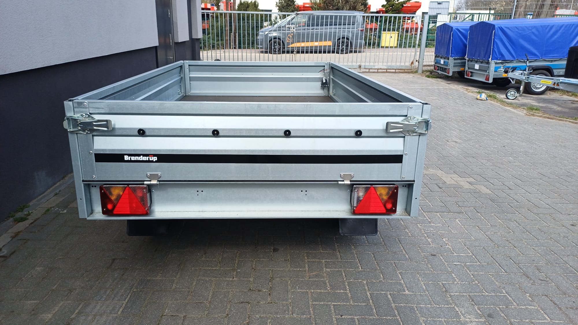 CLICK& COLLEC Przyczepka lekka dwuoosiowa Brenderup 3251stub750, 250 x 142, do 750 kg