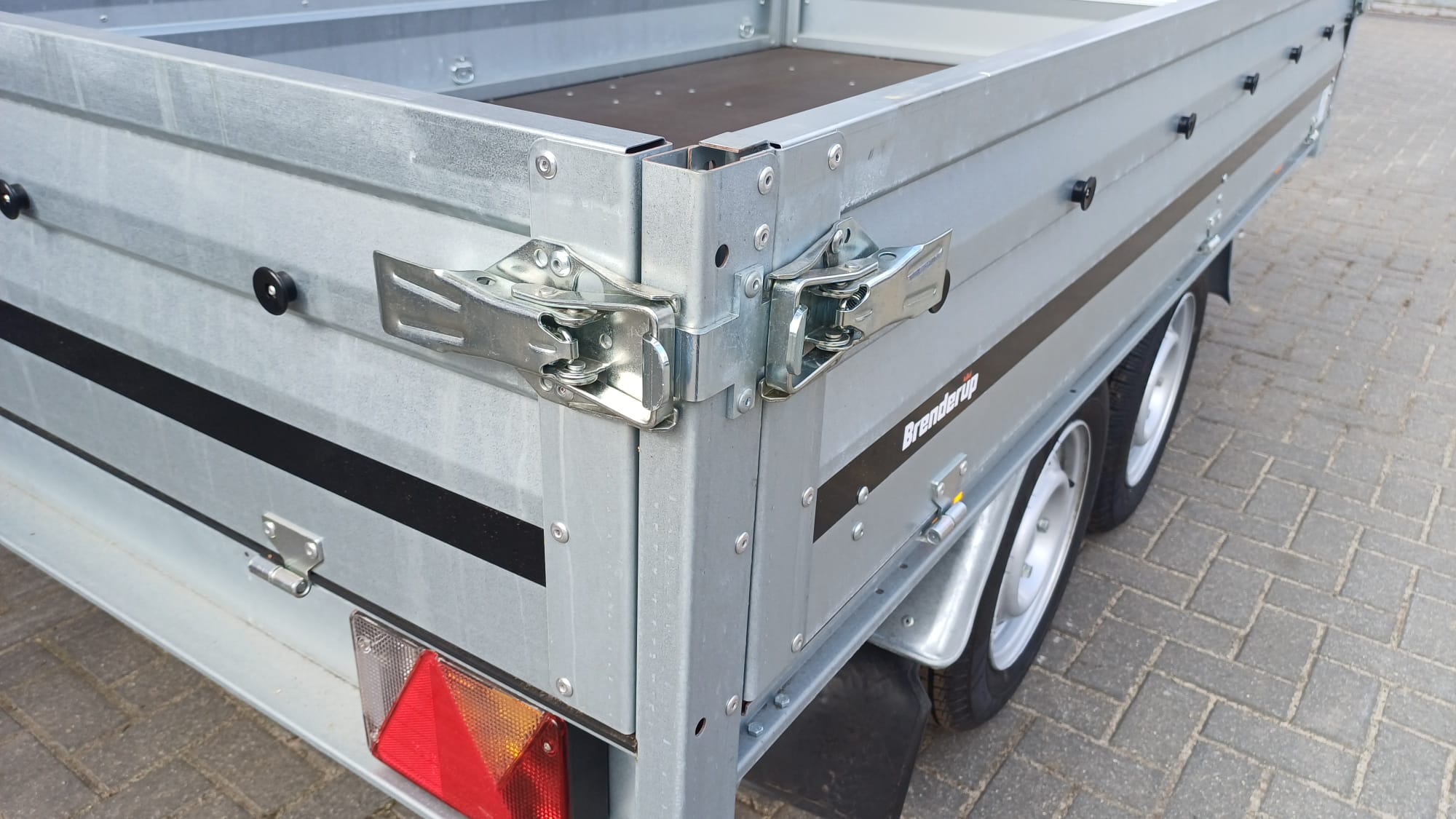 CLICK& COLLEC Przyczepka lekka dwuoosiowa Brenderup 3251stub750, 250 x 142, do 750 kg