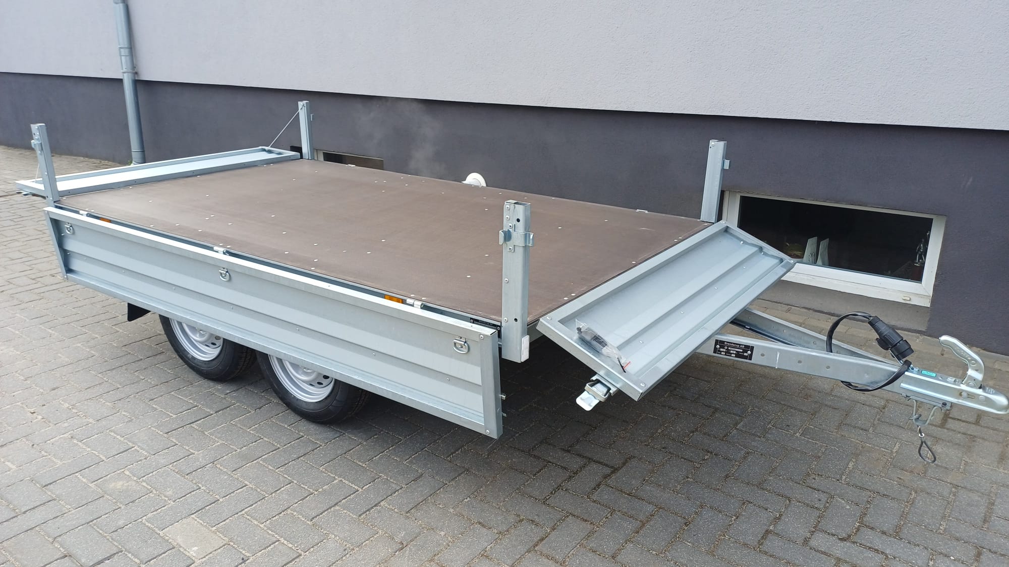 CLICK& COLLEC Przyczepka lekka dwuoosiowa Brenderup 3251stub750, 250 x 142, do 750 kg