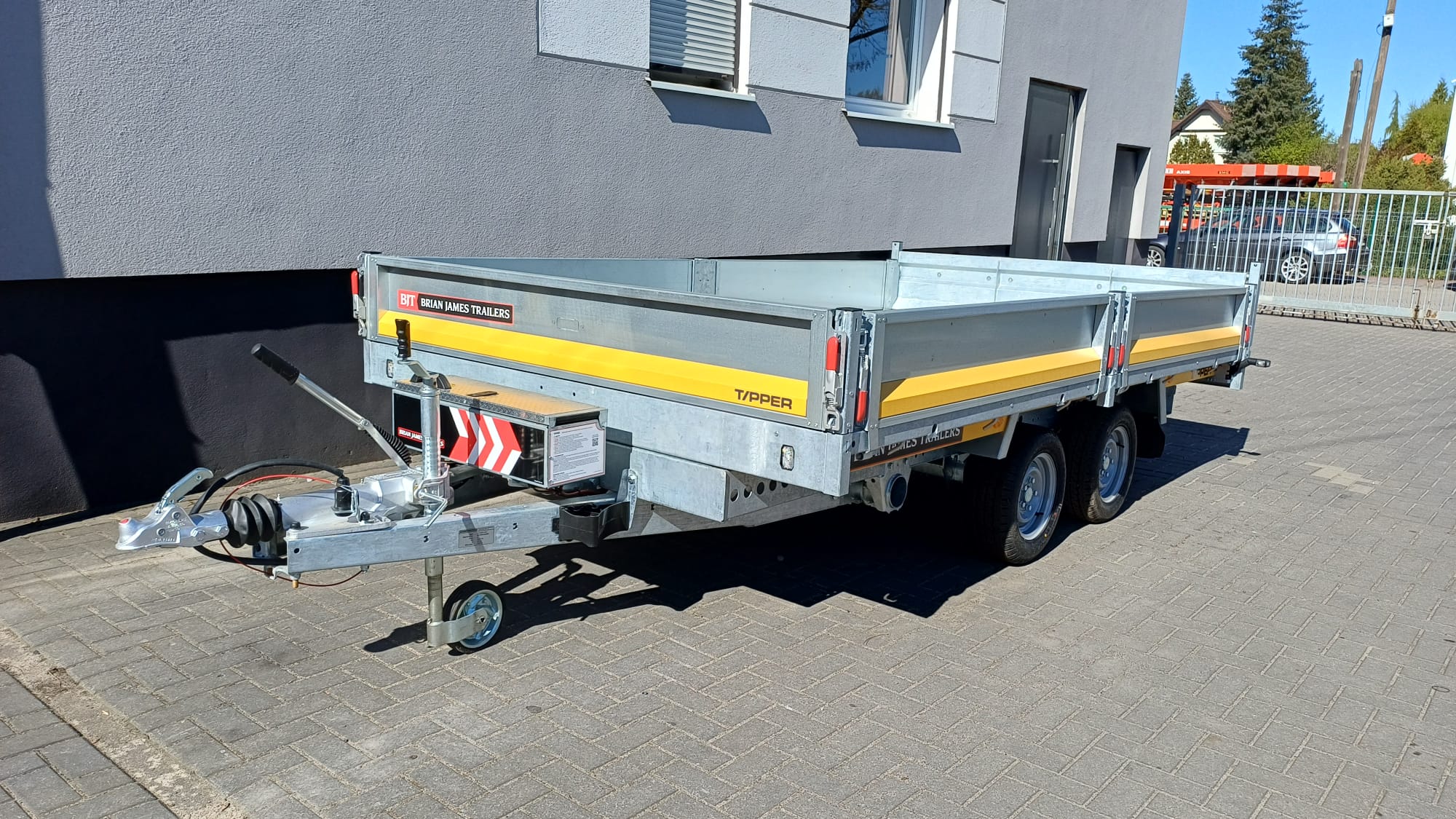 Przyczepa wywrotka Brian James Trailers Tipper-3,6 x 2,0 m, DMC 3500 – najniższa cena z ostatnich 30 dni.