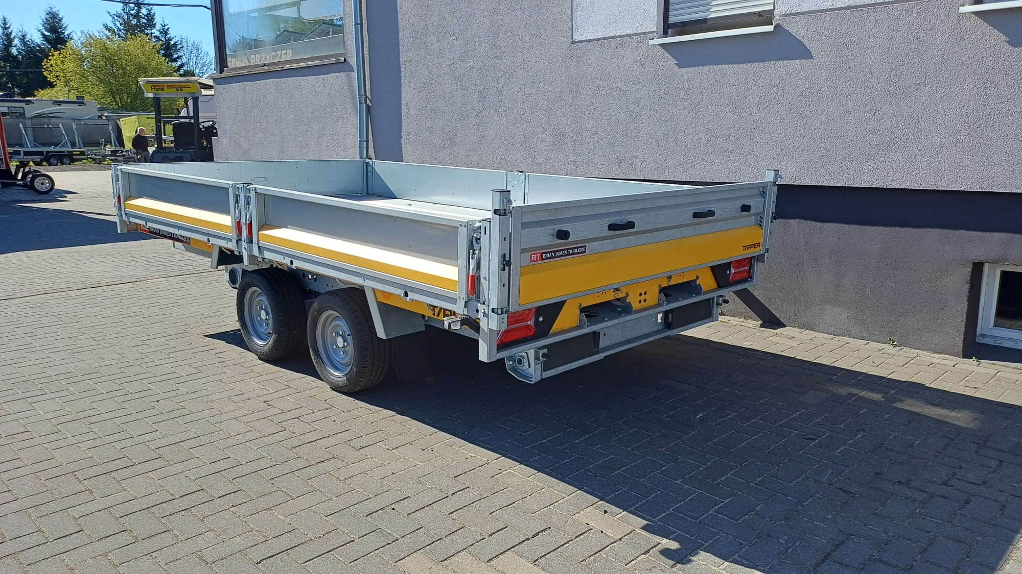Przyczepa wywrotka Brian James Trailers Tipper-3,6 x 2,0 m, DMC 3500 – najniższa cena z ostatnich 30 dni.