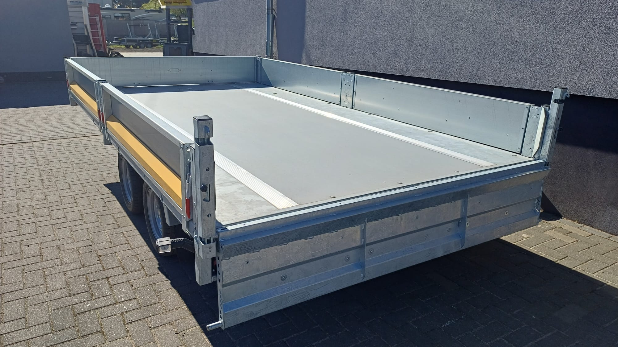 Przyczepa wywrotka Brian James Trailers Tipper-3,6 x 2,0 m, DMC 3500 – najniższa cena z ostatnich 30 dni.