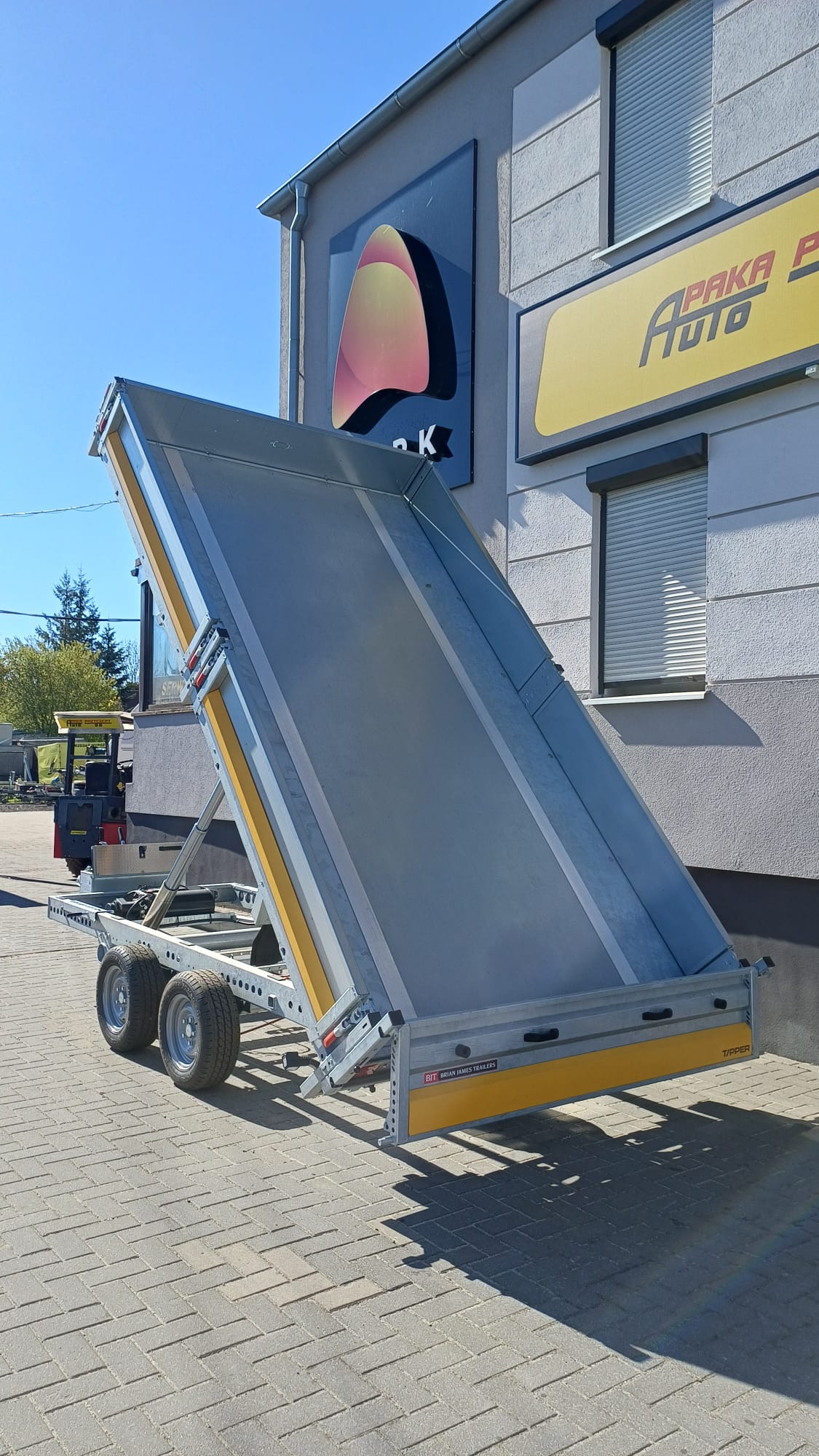 Przyczepa wywrotka Brian James Trailers Tipper-3,6 x 2,0 m, DMC 3500 – najniższa cena z ostatnich 30 dni.