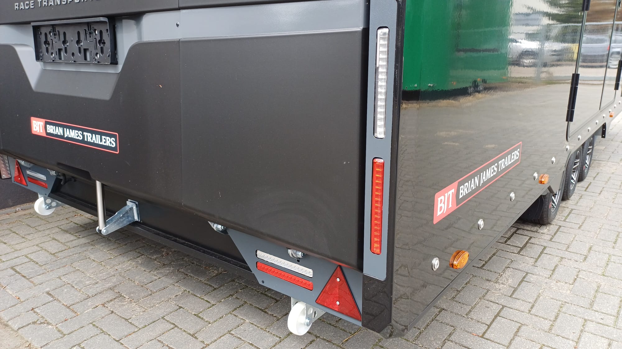 Brian James Trailers RACE TRANSPORTER 7, Do samochodów sportowych i zabytkowych, DMC 3500 KG (Kopia)