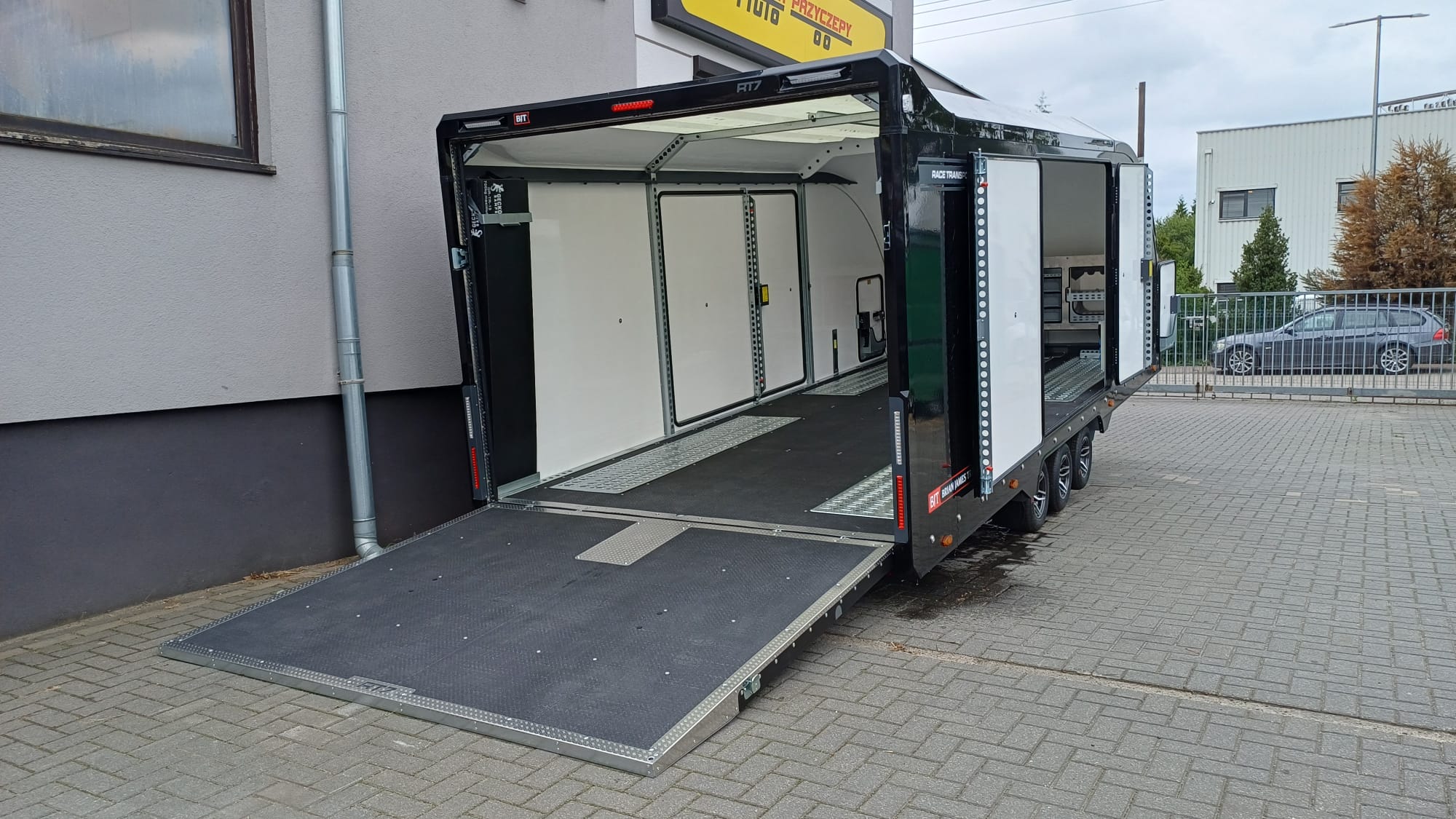Brian James Trailers RACE TRANSPORTER 7, Do samochodów sportowych i zabytkowych, DMC 3500 KG (Kopia)