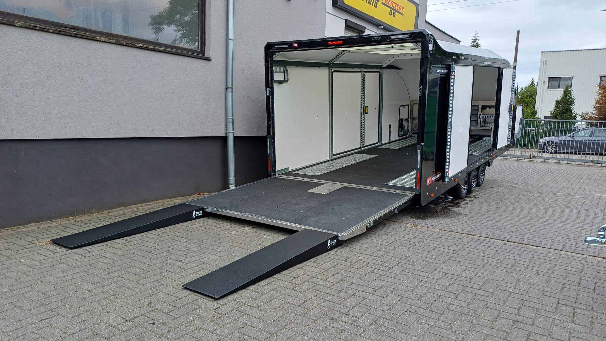 Brian James Trailers RACE TRANSPORTER 7, Do samochodów sportowych i zabytkowych, DMC 3500 KG (Kopia)