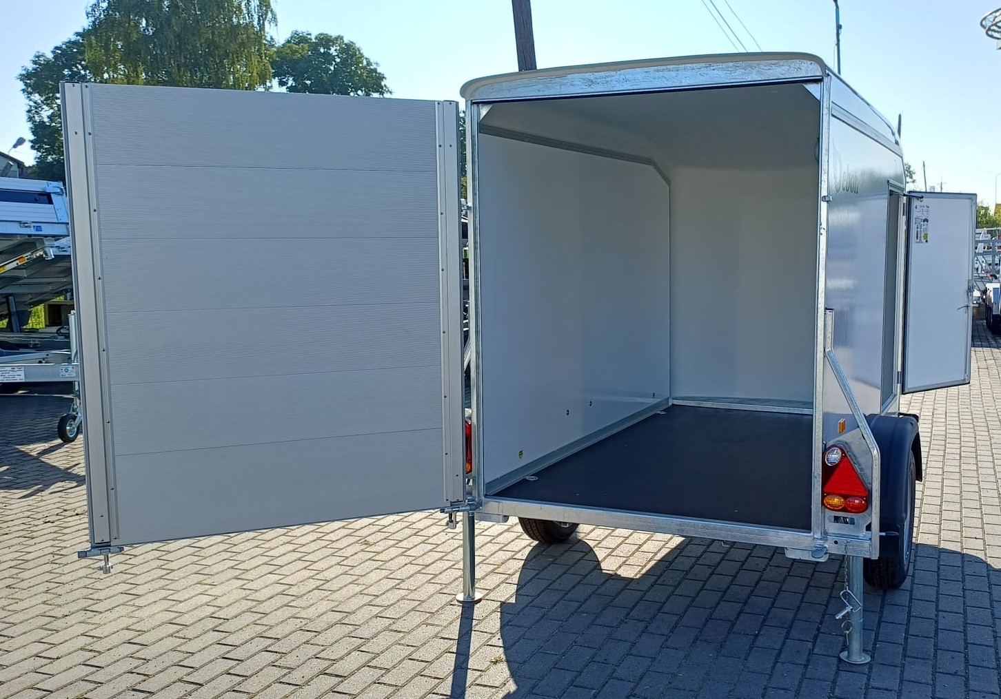 Przyczepa DEBON CARGO FURGON 1300, 300x150x170CM, DMC 750 -1300 KG (Kopia)