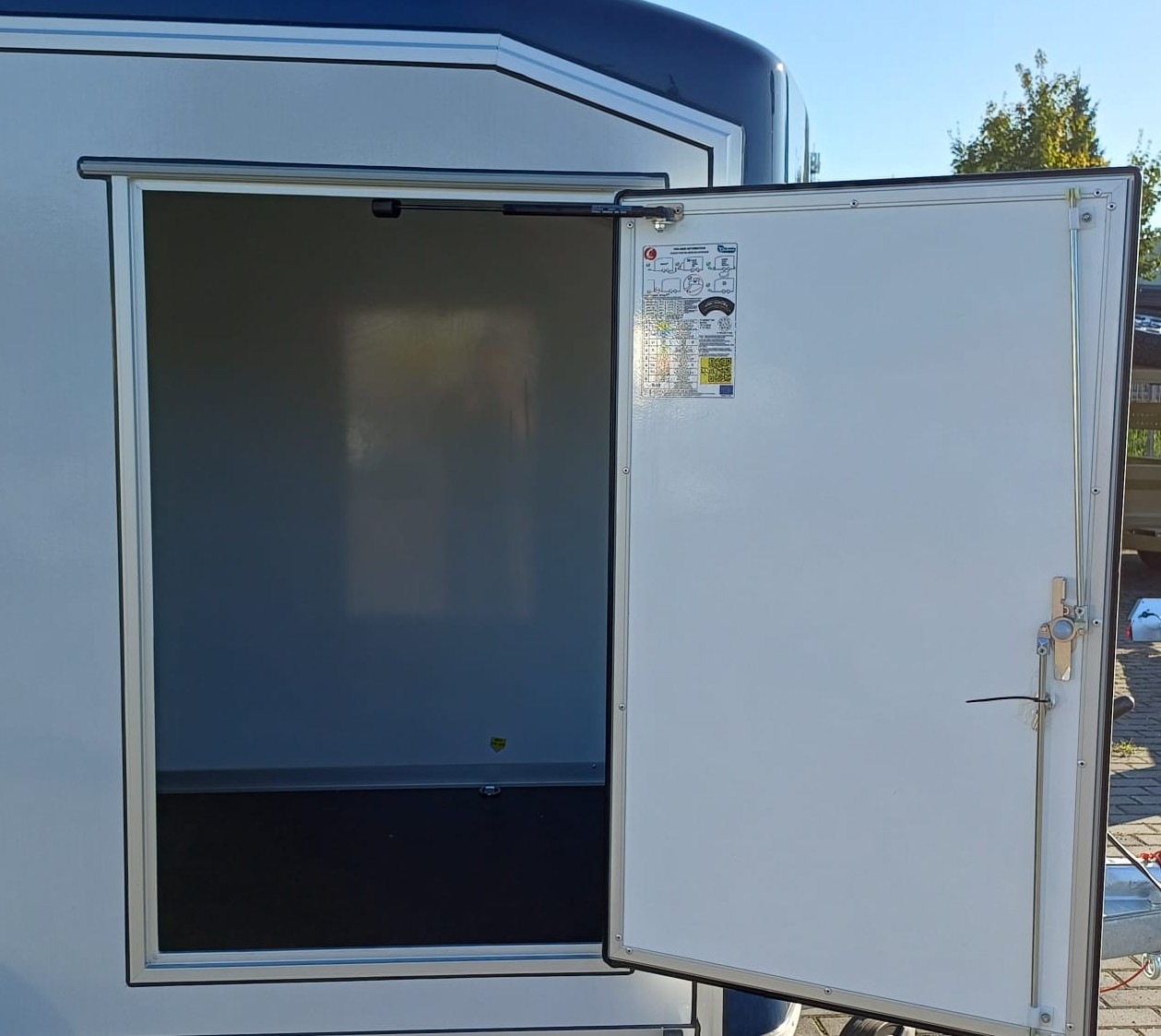 Przyczepa DEBON CARGO FURGON 1300, 300x150x170CM, DMC 750 -1300 KG (Kopia)