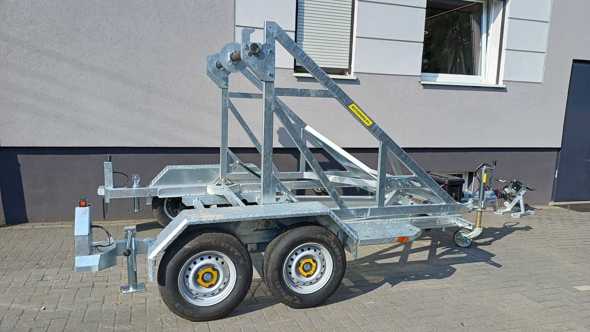 Przyczepa kablowa Wark z wciągarką elektryczną, DMC do 3,5 t