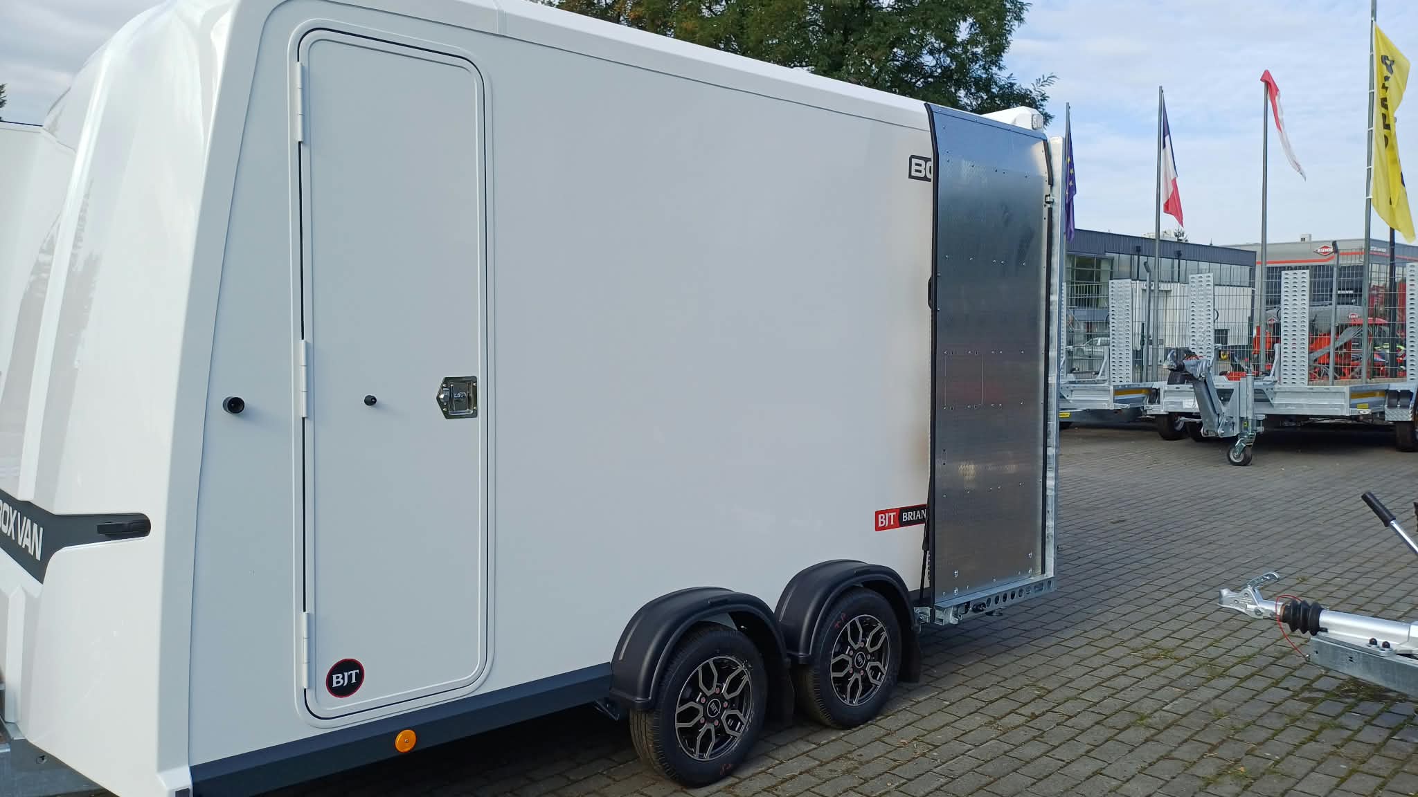Przyczepa BOX VAN marki Brian James Trailers, DMC 2700kg, 350 x 180 cm