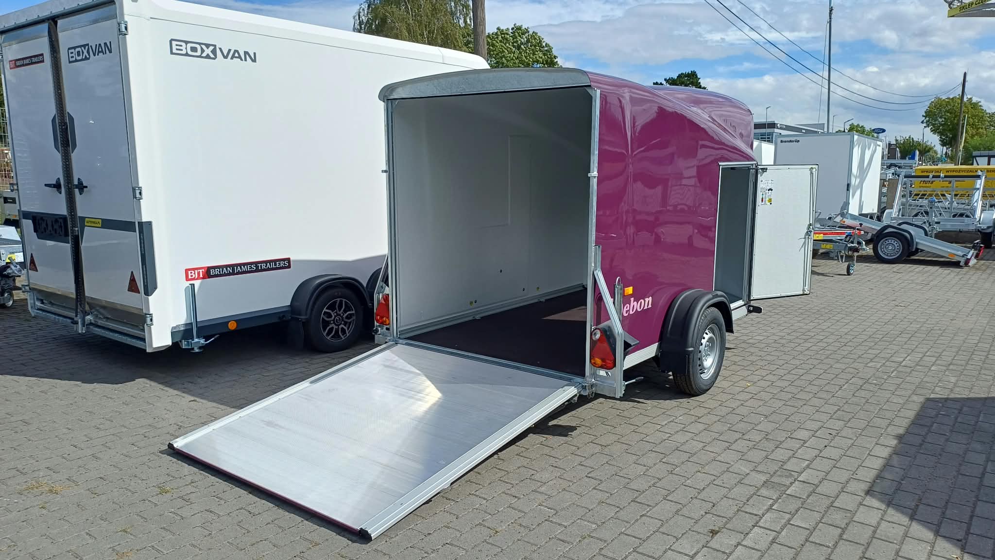 Przyczepa DEBON CARGO FURGON 1300, 300x150x170CM, DMC 750 -1300 KG czarna (Kopia)