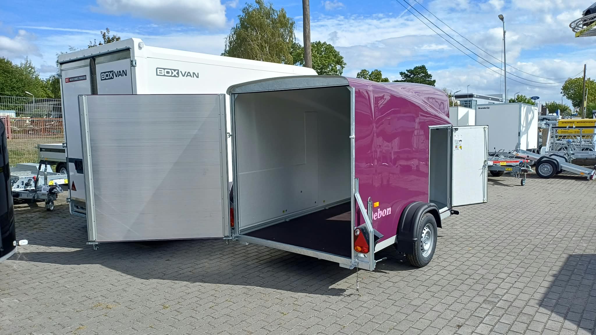 Przyczepa DEBON CARGO FURGON 1300, 300x150x170CM, DMC 750 -1300 KG czarna (Kopia)