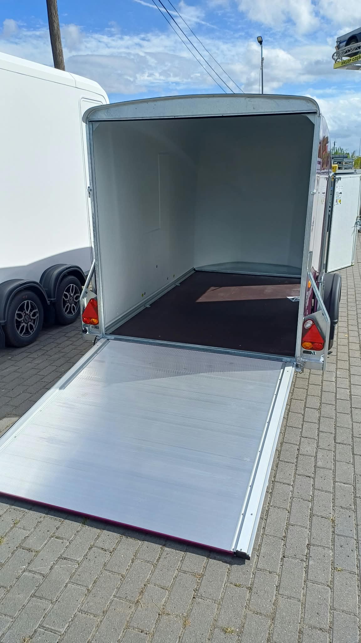 Przyczepa DEBON CARGO FURGON 1300, 300x150x170CM, DMC 750 -1300 KG czarna (Kopia)